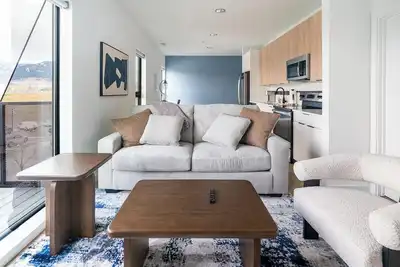 Landing | Chic 2bd in Downtown Bozeman