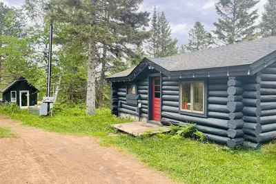 Image de North Shore Tiny Log Cabin + BunkHouse Retreat