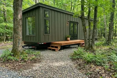 Image de The Adams-Lake Access Tiny home in the Woods