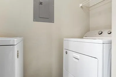 Image de Landing | Stylish 2bd, Courtyard, Pool