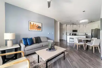 Landing | Stunning 2bd, Clubhouse, Pool
