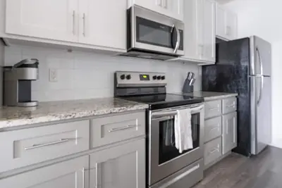 Landing | Beautiful 2bd, Pool, Clubhouse