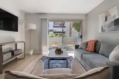 Image de Landing | Stylish 2bd, Courtyard