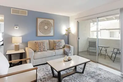 Image de Landing | Stylish 2bd, Courtyard