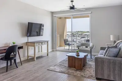 Image de Landing | Beautiful 2bd, Pool, Gym