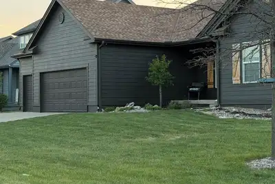 Image de Spacious 3 bedroom 3 bathroom ranch with 0. 8 miles from beautiful Lake Olathe