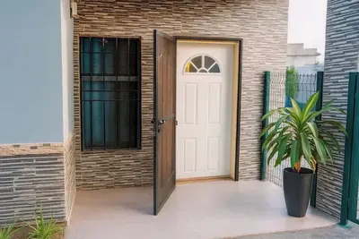 Image de Whyssie. Appartement de luxe. 6 Voyageurs. Piscine. Gardien. 10 mn de l'aéroport