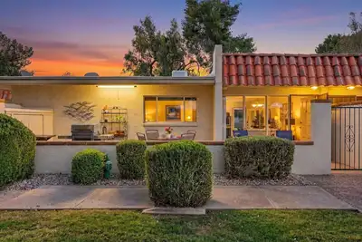 Image de 2-bedroom condo- Healing Haven Near Banner Heart Hospital