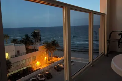 Image de Ocean view  1-bedroom apartment in Hallandale Beach perfect for your getaway.