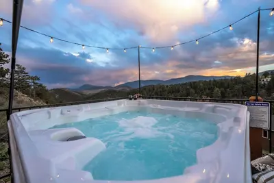 Image de Highline Mountain Escape - Hot Tub, Game Room, Mountain Views, Close to Denver
