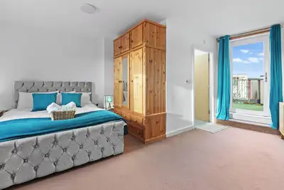 Image de M14 Maine View| 4br, Parking, Terrace| Sleeps 8 | Contractors, Groups, Families