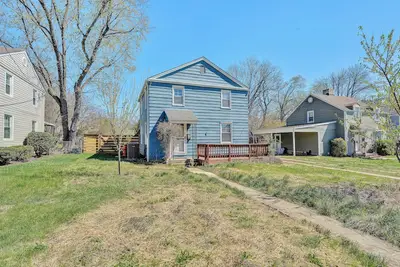 The BlueBird~ Charming & Central 3br in Roanoke