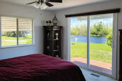 Image de Lakefront Retreat • Patio + Grill • Pet Friendly