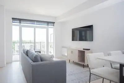 Image de Deluxe 1-Bedroom Furnished Apartment in Old Aylmer | Large Balcony