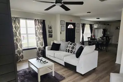 Image de Come join us in our location right in the heart of Cowboy Country!