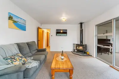 Image de 2 Mile Cosy Corner with Wi-Fi, 2 minute walk to lake edge and restaurant