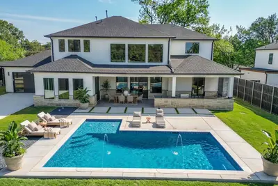Image de Central Luxury 4br with Pool