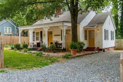Image de Cozy Cottage 2br 3 Beds Near Uptown & Clt Airport