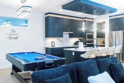Image de Maison d'habitation sereine de 4 chambres, table de billard près de Yeg
