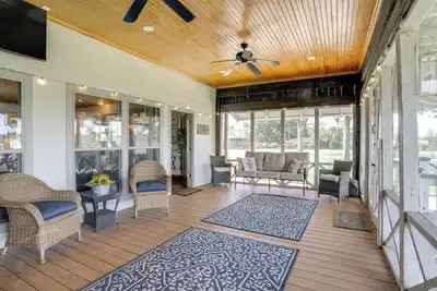 Image de 1 Mi to False River Access! Lake-View Group Escape