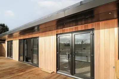 Image de Swan Lake Lodge, family friendly, with hot tub in Yarm