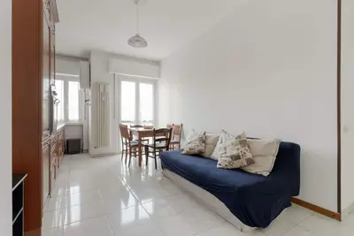 Image de Cozy 60m2 apartment, ideal for 4 people, located on the third floor of a building with lift. The accommodation is located a stone's throw from the Lambrate stop of the Green Metro Line and the train station of the same name. In 10 minutes by car you can