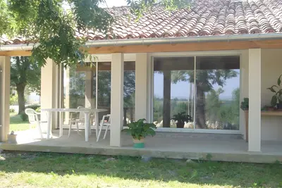 Image de Maison de vacances « Gîte Les Chênes » avec terrasse couverte, Wi-Fi et climatisation