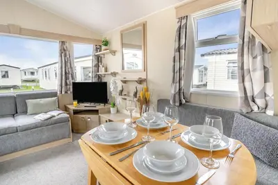 Image de Bronze Caravan with parking**