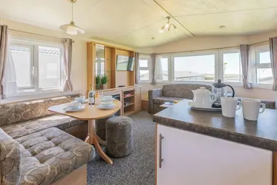 Image de Gold Caravan with parking & decking P