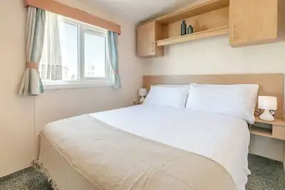 Image de Gold Caravan with parking, decking & sea view * P