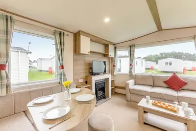 Image de Silver Caravan with parking