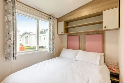 Image de Silver 3 Caravan with parking, decking & sea view