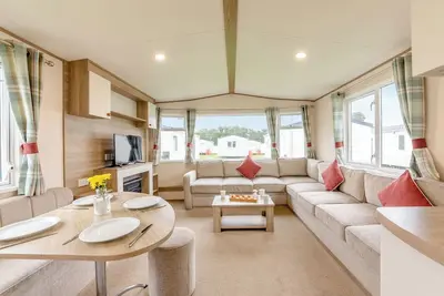 Image de Silver Caravan with parking