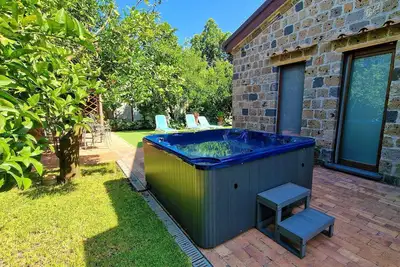 Image de Belle maison de vacances pour 8 personnes avec climatisation, bain à remous, Wifi, Tv et patio