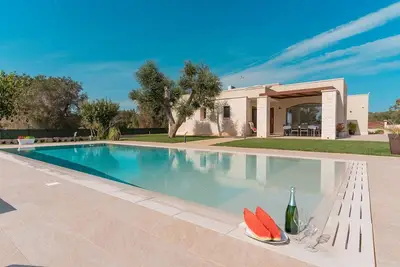 Image de Maison de vacances privée avec climatisation, Wifi, piscine privée, Tv, patio, près de Ostuni
