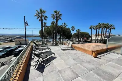 Image de Pieds dans l'eau 6 personnes climatisation wifi, très grande terrasse vue mer