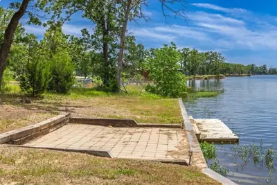 Image de Quitman Lakefront fishing dock firepit