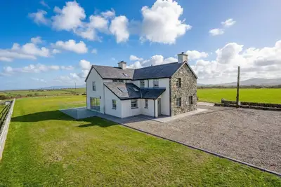 Image de Luxury Coastal Farm Stay with Sea Views | Cwmistir-Uchaf