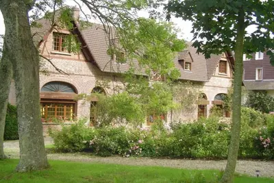 Image de Maison de vacances « Gîte Les Rosiers » avec jardin privé