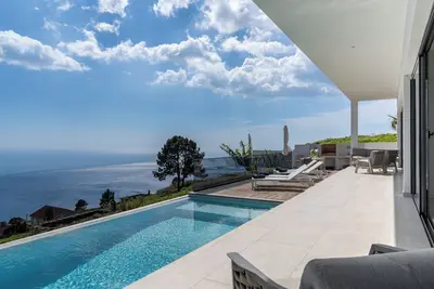 Image de Modern villa with fantastic views|InfiniteAtlantic