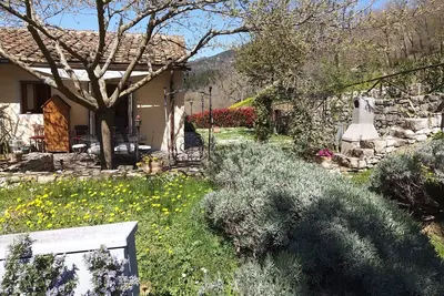 Image de Villa « Novana Tenuta Lonciano » avec piscine privée, Wi-Fi et climatisation