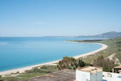 Image de Cozy apartment ideal for families and groups facing the sea