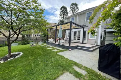 Image de Sunny 4-bedroom house with Ac in charming Burlington