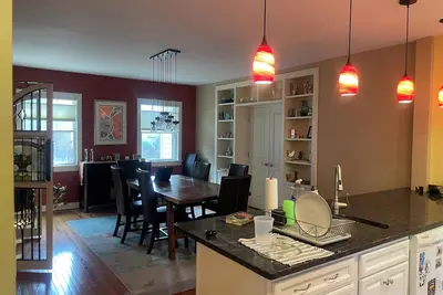 Image de Kosher Nfl Draft House in Squirrel Hill - 6 miles from all draft festivities