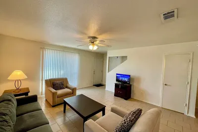 Image de 3-Bedroom townhome - All Utilities Included