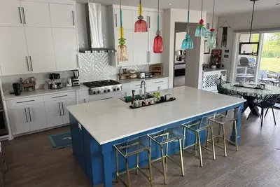 Image de Luxury 4‑Bedroom Allen Estate with Cool Ac & Beautiful Indoor–Outdoor Living