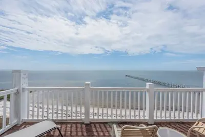 Image de Enjoyable 2-bedroom waterfront condo in charming Carrabelle