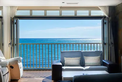 Image de Penthouse de luxe en bord de mer avec vue sur la mer, Wi-Fi et climatisation