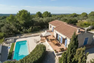Image de Villa avec piscine, nature, à 10 min de Lourmarin