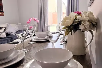 Image de Modern 2br 5minutes walk Anfeild| Free parking+ Ev